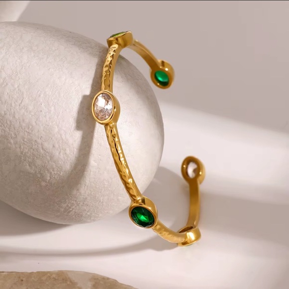 Elegant 18k gold plated Bracelet with Gemstones - Picture 5 of 9